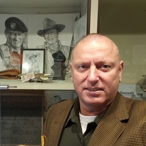 Meet your Posher, Christian